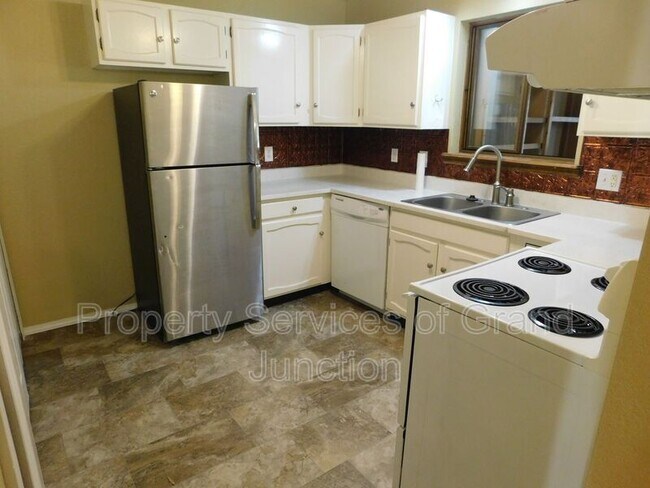 Foto del edificio - 563 E Good Hope Cir