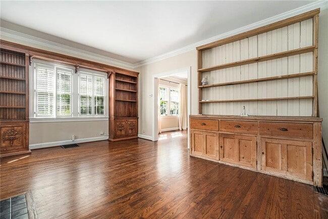 Foto del edificio - 2378 Glenwood Dr NE