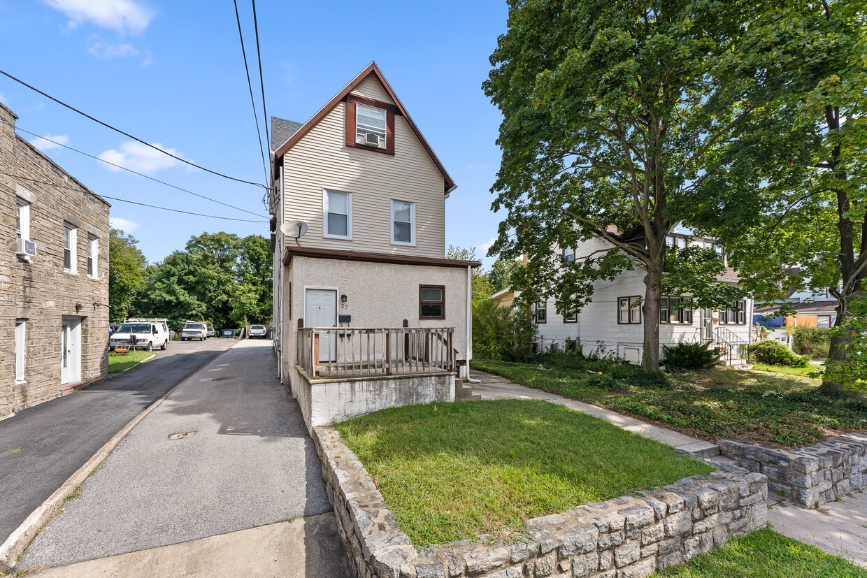 27 E Glenolden Ave, Glenolden, PA 19036 House Rental in Glenolden, PA