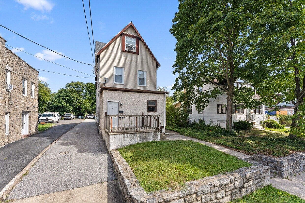 27 E Glenolden Ave, Glenolden, PA 19036 House Rental in Glenolden, PA