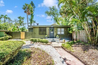 Building Photo - 2027 Panama Dr