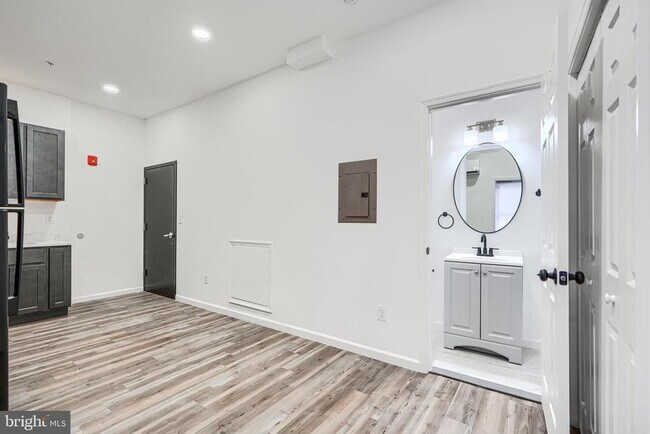 Building Photo - 7 S Carrollton Ave