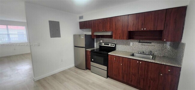 Foto del edificio - 111 NW 152nd St