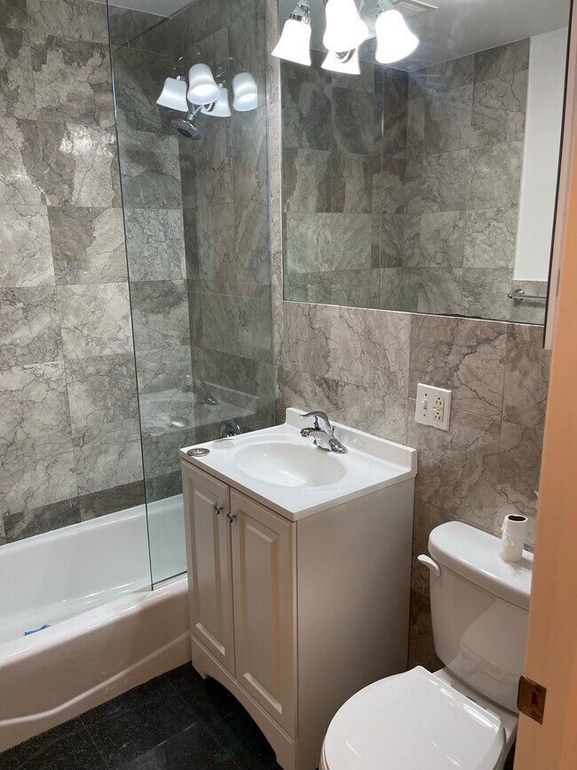 Baño - 195 Malcolm X Blvd