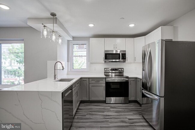 Building Photo - 540 S 52nd St