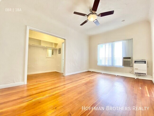 Foto del edificio - 4846 Rosewood Ave Los Angeles, CA 90004