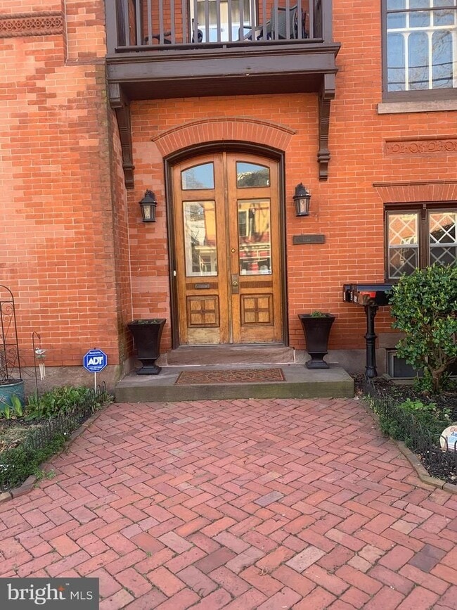 Building Photo - 256 Radcliffe St