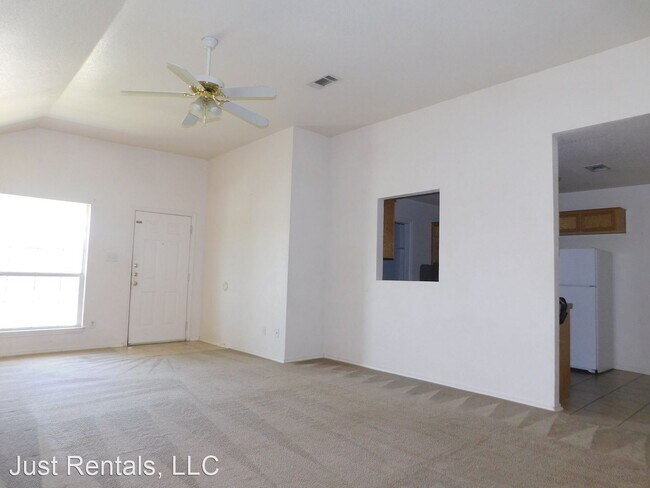 Foto del edificio - 3701 Woodrow Dr