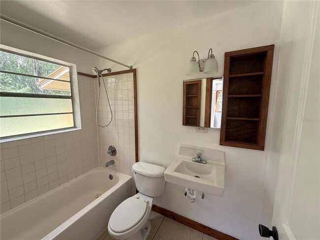 Building Photo - 1403 SE 1st St