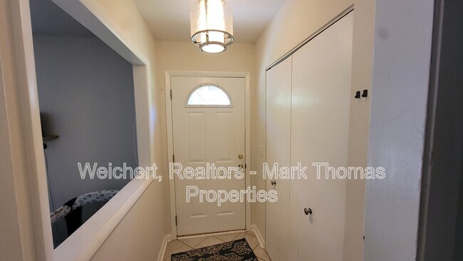 Foto del edificio - 119 Monterey Ln