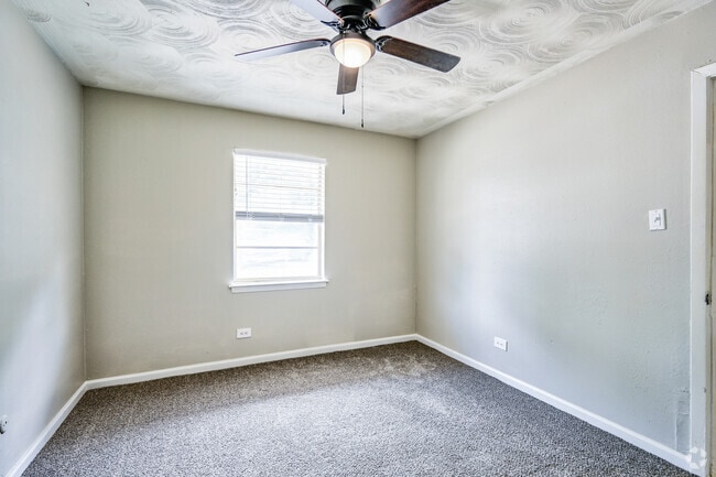 1BR, 1 BA - 497SF - Bedroom - North Hills Crest