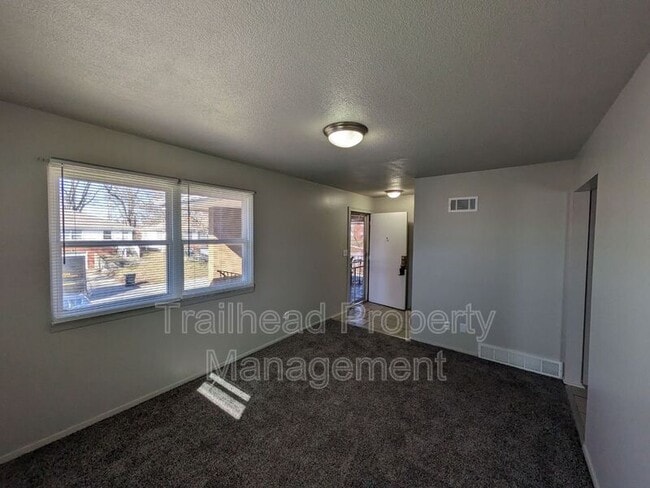 Building Photo - 3327 S Oxford Ave