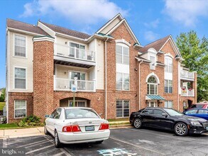 Building Photo - 2501 Coach House Way