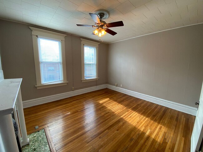 Foto del edificio - 1467 Worthington St