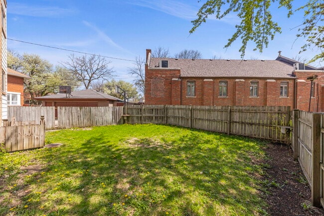 Foto del edificio - 9118 Lincoln Ave