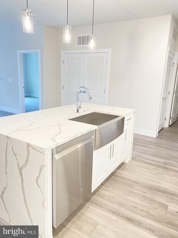 Foto del edificio - 1761 Old Meadow Rd