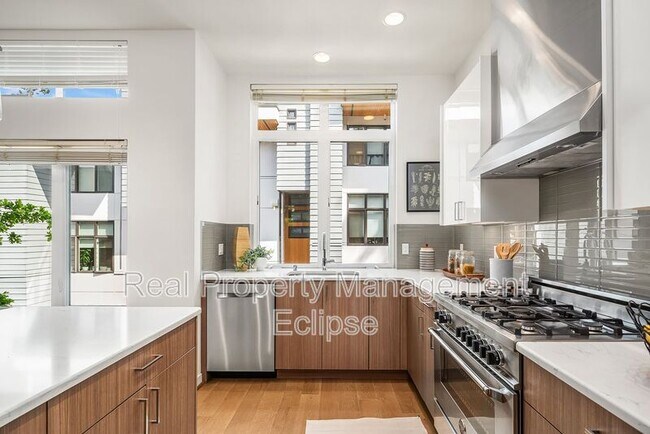Foto del edificio - 170 107th Ct SE