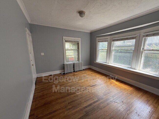 Foto del edificio - 569 Paris Ave SE