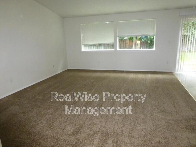 Building Photo - 737 NE Nickernut Ave