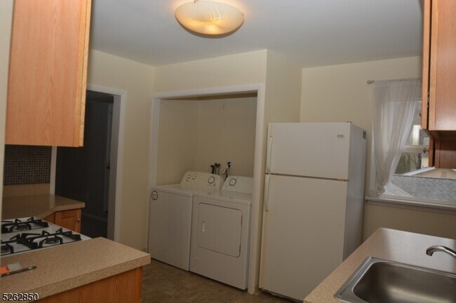 Building Photo - 30 Crater Ave