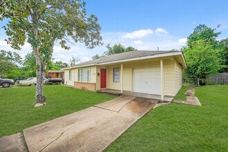 Building Photo - 5830 Glenhurst Dr