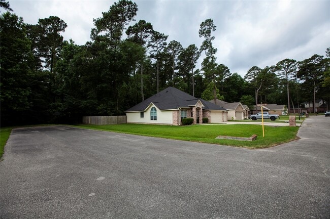 Building Photo - 13847 Ventura Rd