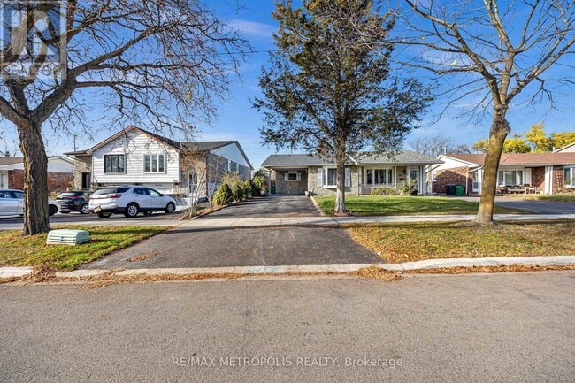 Building Photo - 501 Daralea Heights