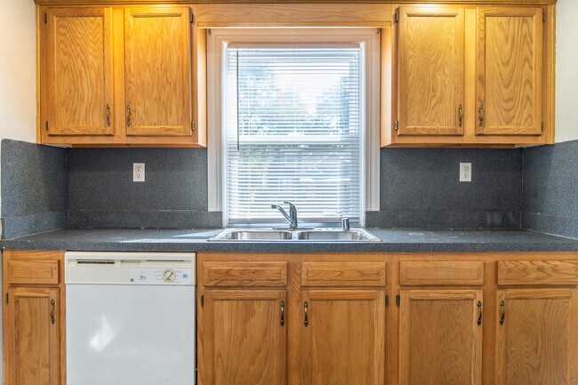 Building Photo - 1306 Homeview Dr