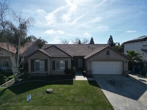 Building Photo - Spacious and inviting 4-bedroom, 2-bathroo...