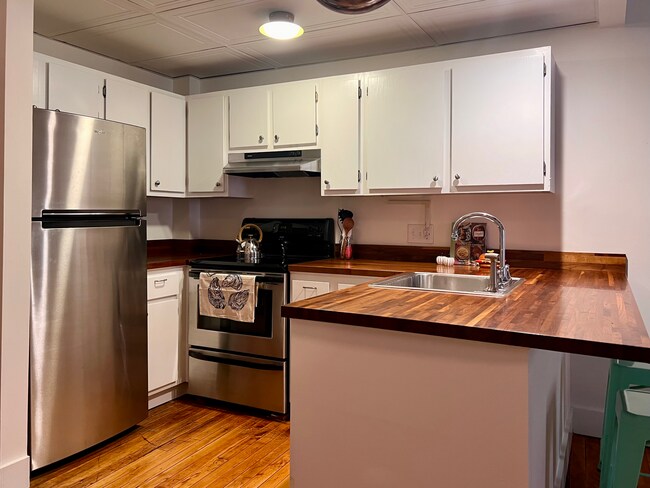 Foto del edificio - Historic, Fully Furnished Downtown Condo