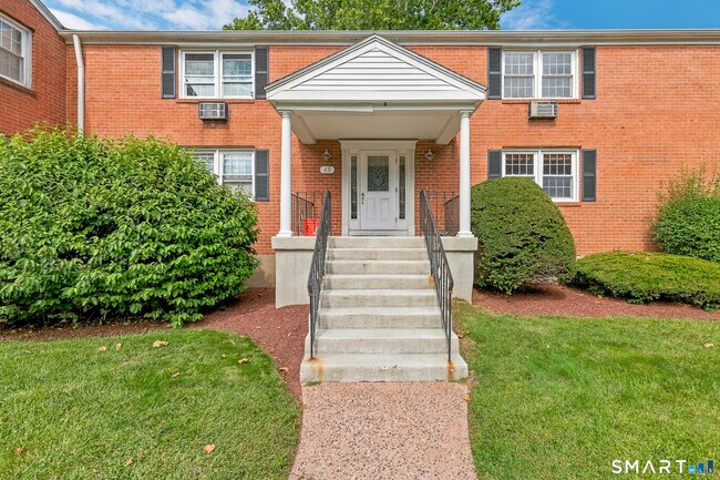 Foto del edificio - 45 Brewster Rd