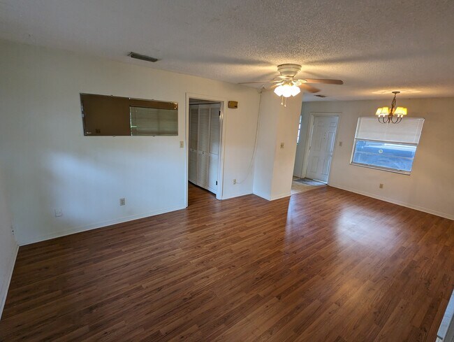 Foto del edificio - 1111 Hardy Ave