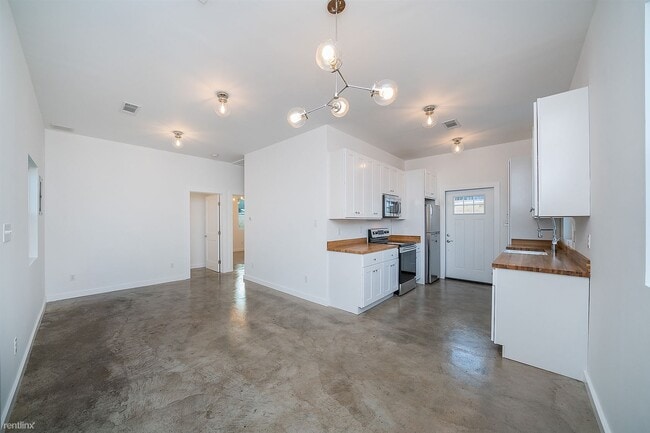 Building Photo - 2 br, 1 bath House - 139 North Dillon Street