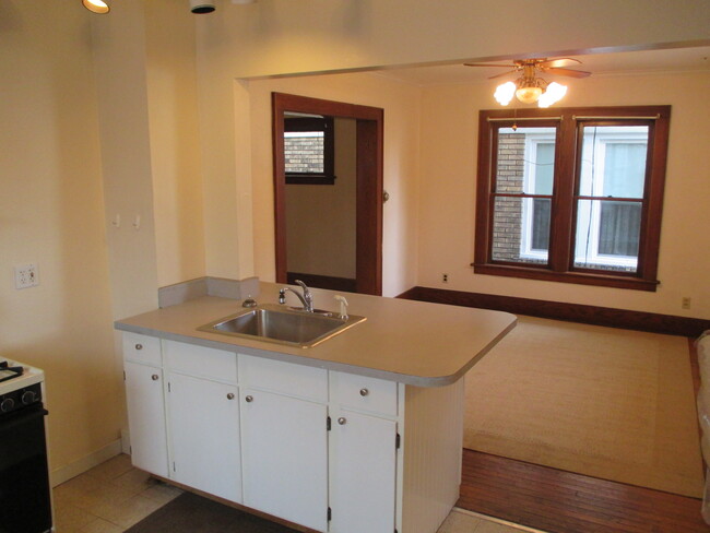 Building Photo - 613 Elm Ct