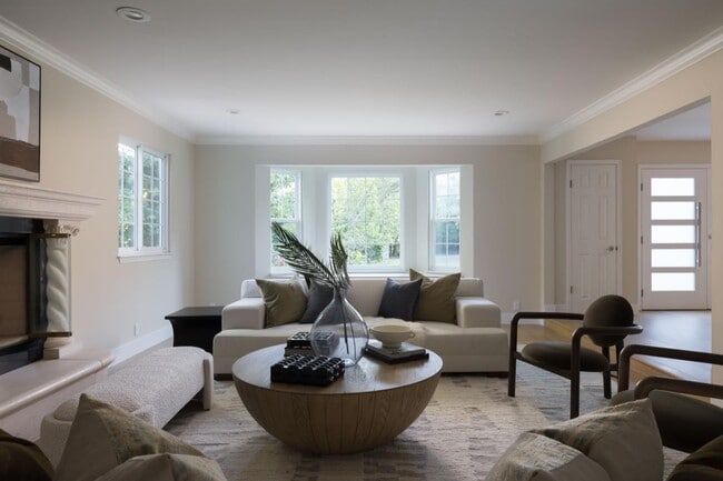 Foto del edificio - 10 Meadow Ln