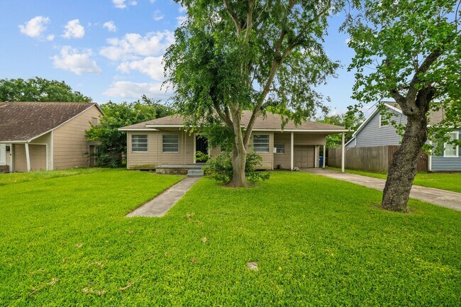 Foto del edificio - Cozy 3 Bedroom, 1 Bath Home - Spacious Liv...