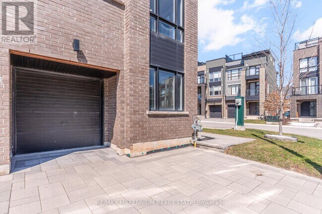 Photo du bâtiment - 3058 Blacktusk Common