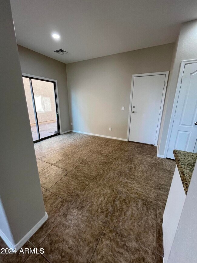 Foto del edificio - 7132 S 7th Ln