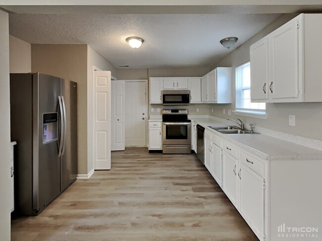 Building Photo - 7210 Kimble Dr