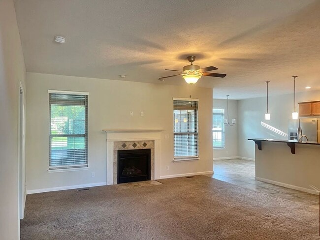 Building Photo - Large Kokomo Home!