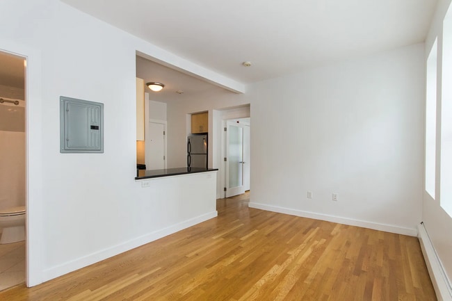 Building Photo - 1 bedroom 1 bathroom Available