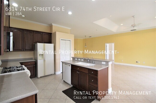 Foto del edificio - 6814 74th Street Cir E