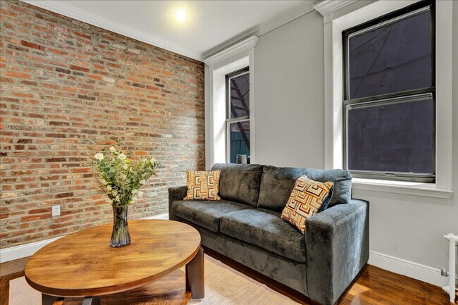 Building Photo - 346 E 18th St