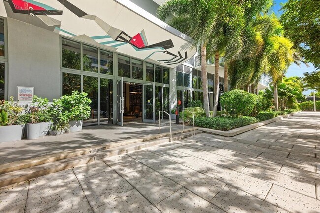 Foto del edificio - 121 NE 34th St