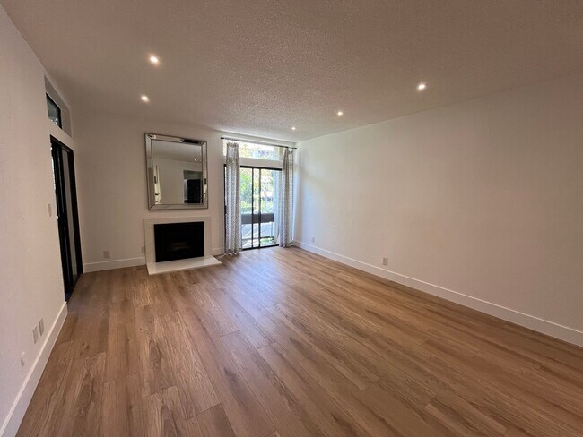 Foto del edificio - 729 S Hobart Blvd