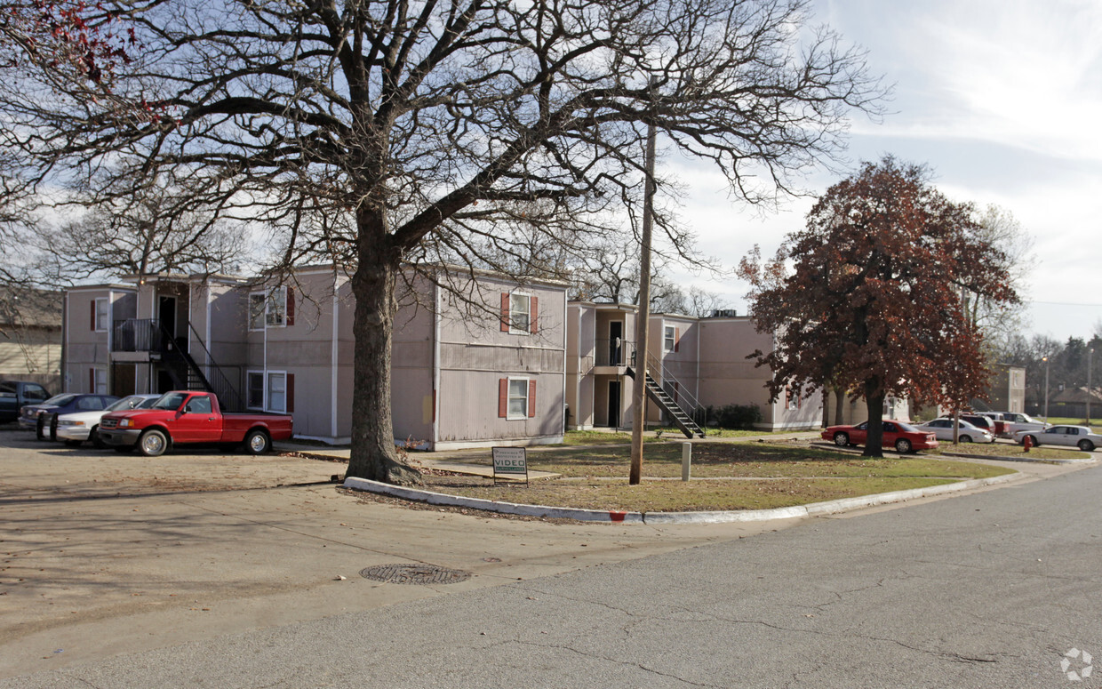 Primary Photo - Sierra Crossing Apartments