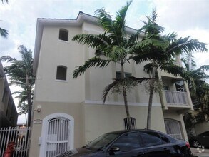 Building Photo - 695 SW 11th St