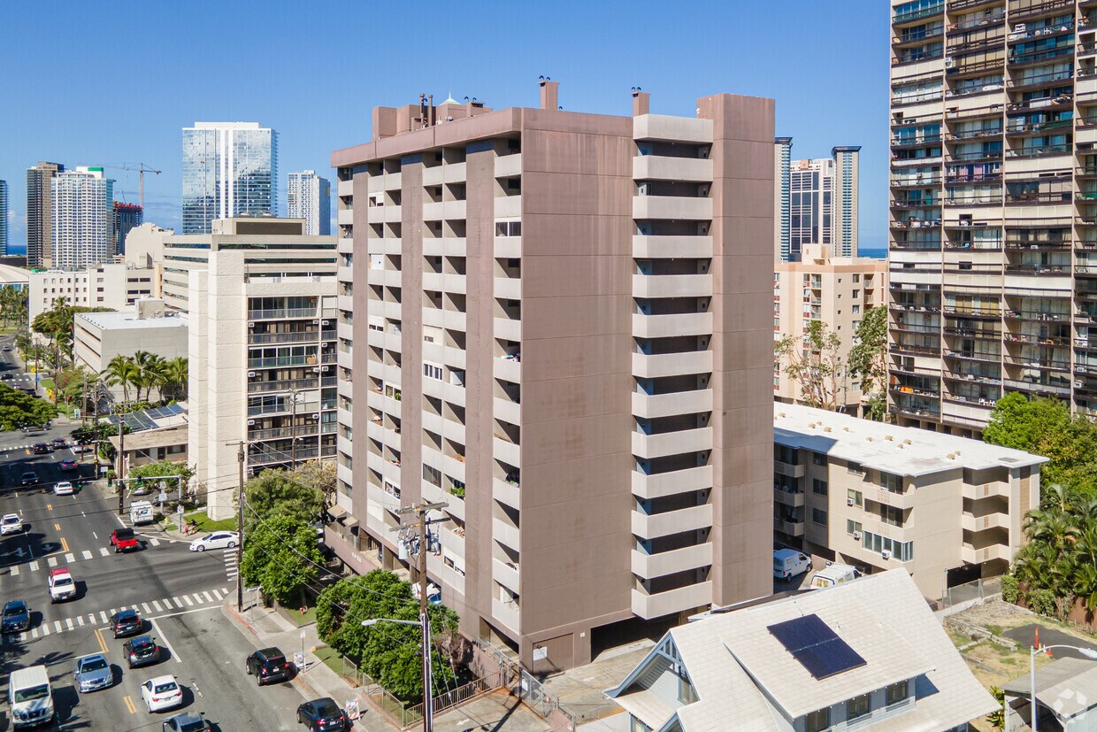 Ward Kinau Apartments in Honolulu, HI