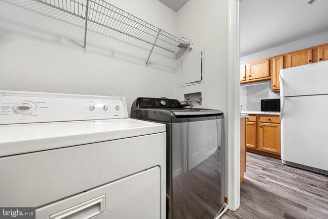 Foto del edificio - 806 Waters Edge Dr