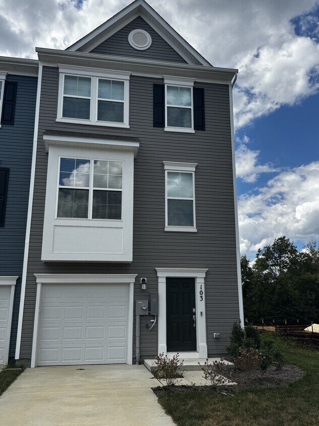 Foto principal - 103 Gray Silver Rd